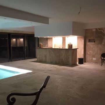 Sara Mármol reforma piscina con mármol 