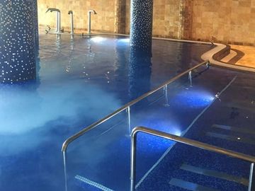 Sara Mármol reforma piscina spa en mármol 