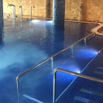 Sara Mármol reforma piscina spa en mármol 